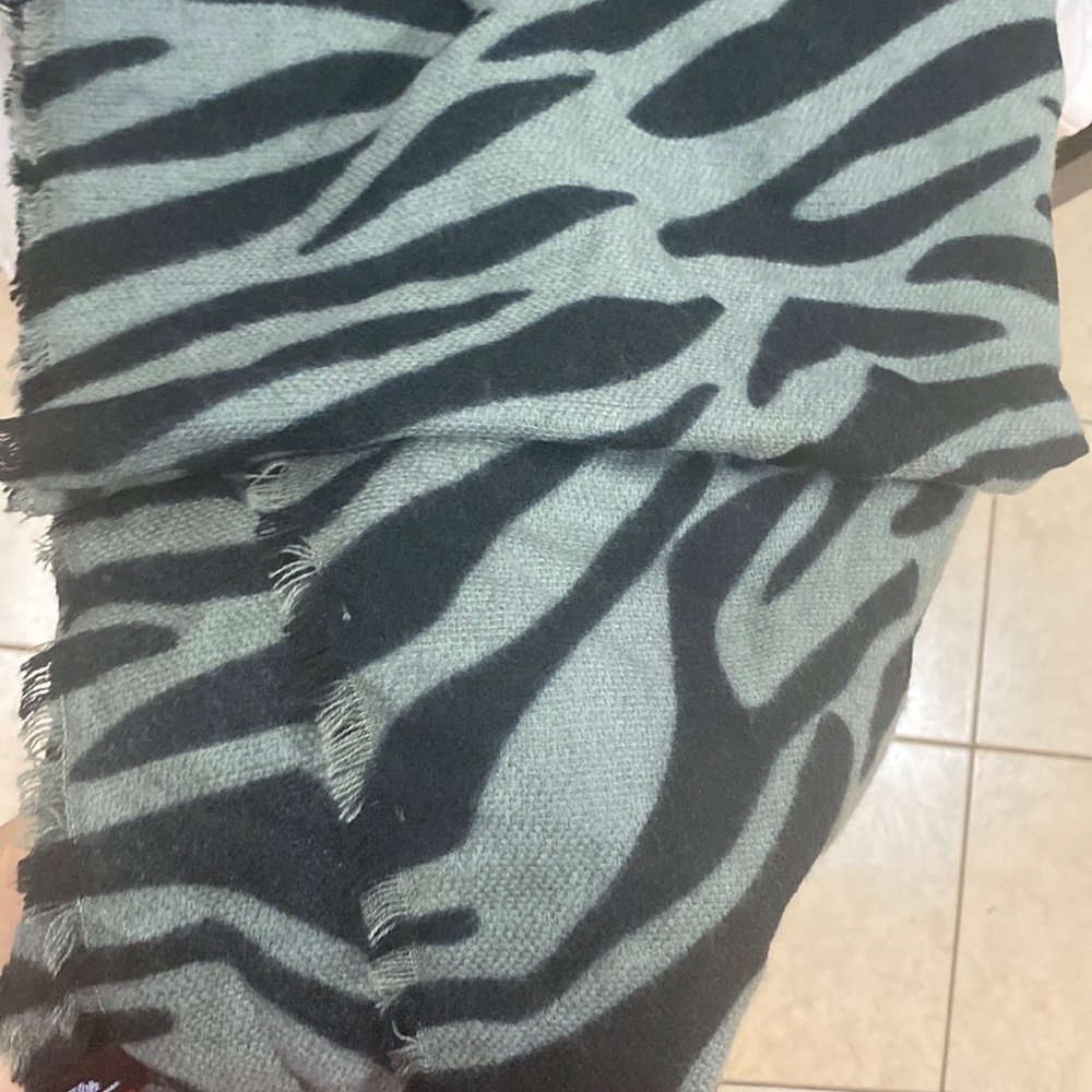 Wide Tiger Stripe Scarf